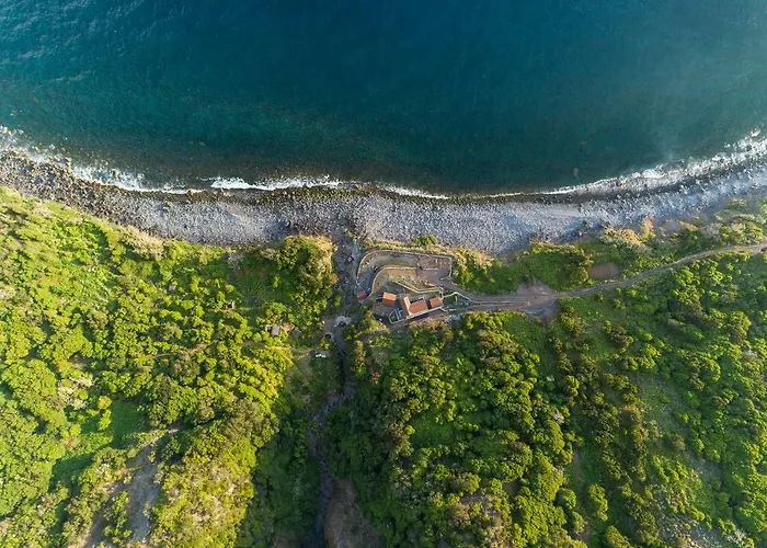 Abrigo Da Cascata - - Sao Jorge Lantgård Calheta (Azores)